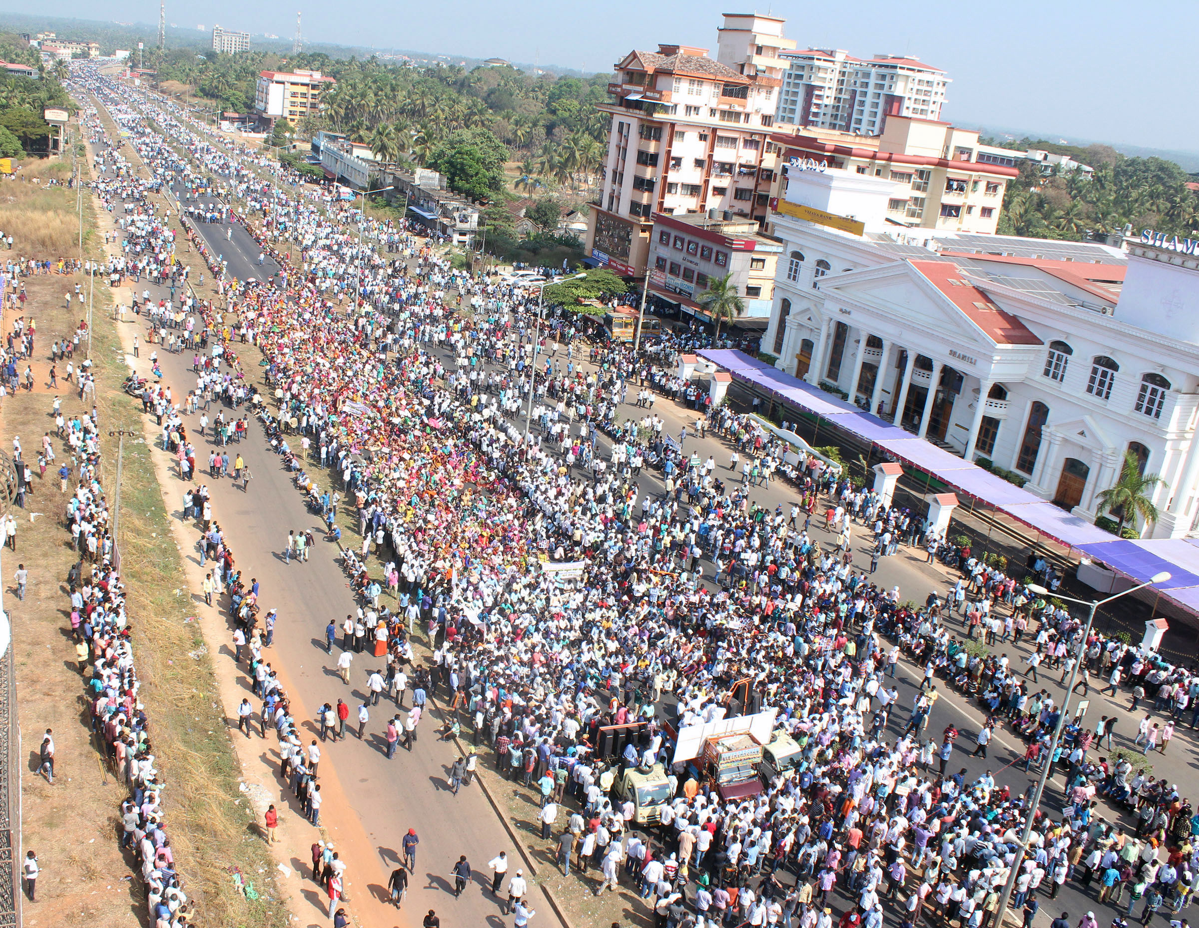 ಕರಾವಳಿ ಜಿಲ್ಲೆಗಳ ಮೀನುಗಾರರಿಂದ ಬೃಹತ್ ಪ್ರತಿಭಟನೆ: ಶೋಭಾ ಕರಂದ್ಲಾಜೆ ಭಾಷಣಕ್ಕೆ ಅಡ್ಡಿ
