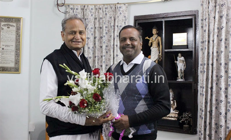 ರಾಜಸ್ಥಾನ ಸಿಎಂ ಅಶೋಕ್ ಗೆಹ್ಲೋಟ್ ರನ್ನು ಭೇಟಿಯಾದ ಯು.ಟಿ. ಖಾದರ್