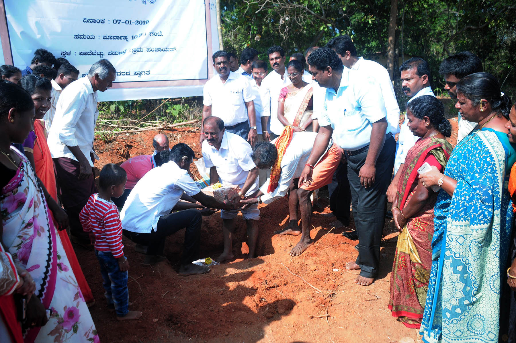 ಪಾದೆಬೆಟ್ವುವಿನಲ್ಲಿ ಮಂಜೂರಾದ ನಿವೇಶನ: ಶಾಸಕರಿಂದ ಶಿಲಾನ್ಯಾಸ