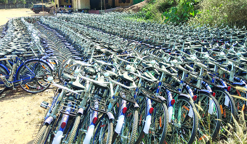 ಶೈಕ್ಷಣಿಕ ವರ್ಷ ಮುಗಿಯುತ್ತ ಬಂದರೂ ಇನ್ನೂ ಸಿಗದ ಸೈಕಲ್ ಭಾಗ್ಯ