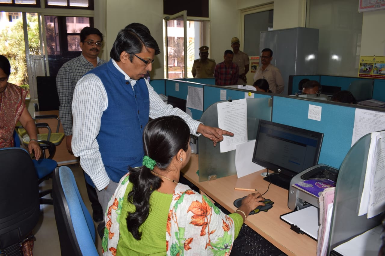 ಬಂದ್ ಹಿನ್ನೆಲೆ ಬಸ್ಸುಗಳ ಕಾರ್ಯಾಚರಣೆ ಪರಿಶೀಲಿಸಿದ ಸಿ.ಶಿವಯೋಗಿ ಕಳಸದ