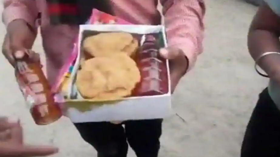 ದೇವಾಲಯದಲ್ಲಿ ಆಯೋಜಿಸಿದ್ದ ಕಾರ್ಯಕ್ರಮದಲ್ಲಿ ಸಾರಾಯಿ ವಿತರಿಸಿದ ಬಿಜೆಪಿ ನಾಯಕ