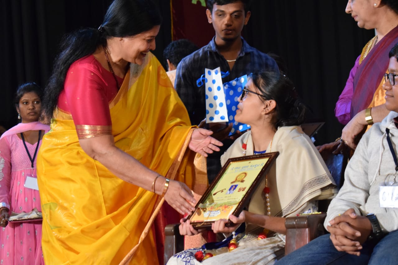 ಕಲಾಶ್ರೀ ಪ್ರಶಸ್ತಿಗೆ ಭಾಜನಳಾದ ಮಡಿಕೇರಿ ವಿದ್ಯಾರ್ಥಿನಿ ಮೌನ ವಿ.ಜೆ