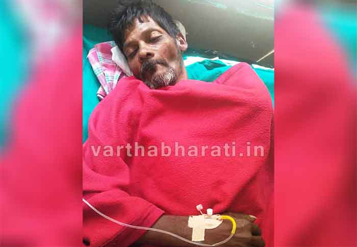 ಶಿವಮೊಗ್ಗ ಜಿಲ್ಲಾಧಿಕಾರಿ ಕಚೇರಿ ಆವರಣದಲ್ಲಿ ವಿಷ ಸೇವಿಸಿದ ಮೂವರು ದಲಿತರು: ಓರ್ವನ ಸ್ಥಿತಿ ಗಂಭೀರ