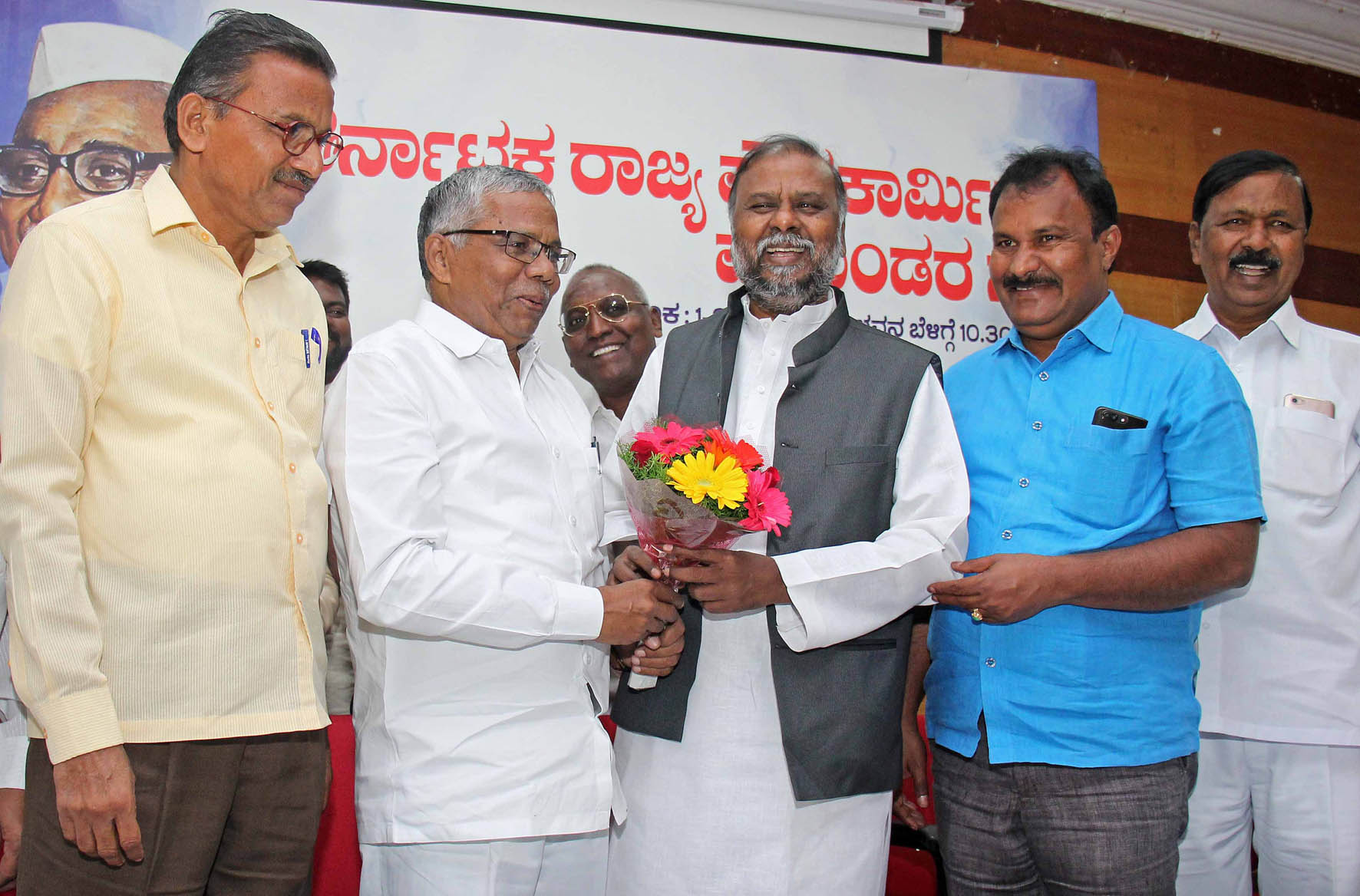 ಪೌರ ಕಾರ್ಮಿಕರ ಖಾಯಂ ವಿಚಾರ: ಸಂಪುಟದ ತೀರ್ಮಾನ ಜಾರಿಗೆ ಸಿಎಂಗೆ ಪತ್ರ ಬರೆಯುವೆ- ಎಚ್.ಆಂಜನೇಯ