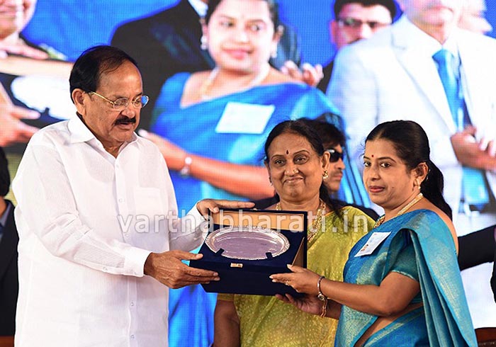 ಮಾತೃಭಾಷೆ, ಮಾತೃಭೂಮಿಯನ್ನು ಕಡೆಗಣಿಸದಿರಿ: ಉಪ ರಾಷ್ಟ್ರಪತಿ ವೆಂಕಯ್ಯನಾಯ್ಡು