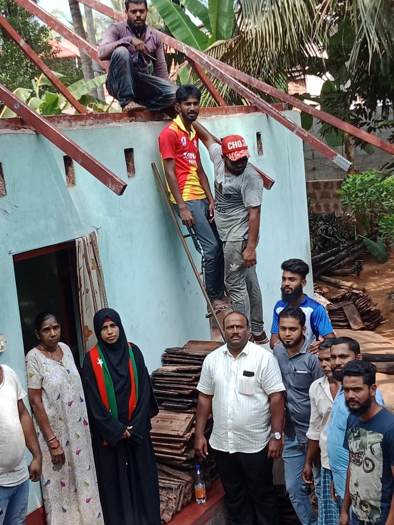 ಬನ್ನೂರಿನಲ್ಲಿ ಮನೆ ದುರಸ್ಥಿತಿಗೊಳಿಸಿ  ಕುಟುಂಬಕ್ಕೆ ಹಸ್ತಾಂತರಿಸಿದ ಎಸ್‍ಡಿಪಿಐ ಕಾರ್ಯಕರ್ತರು