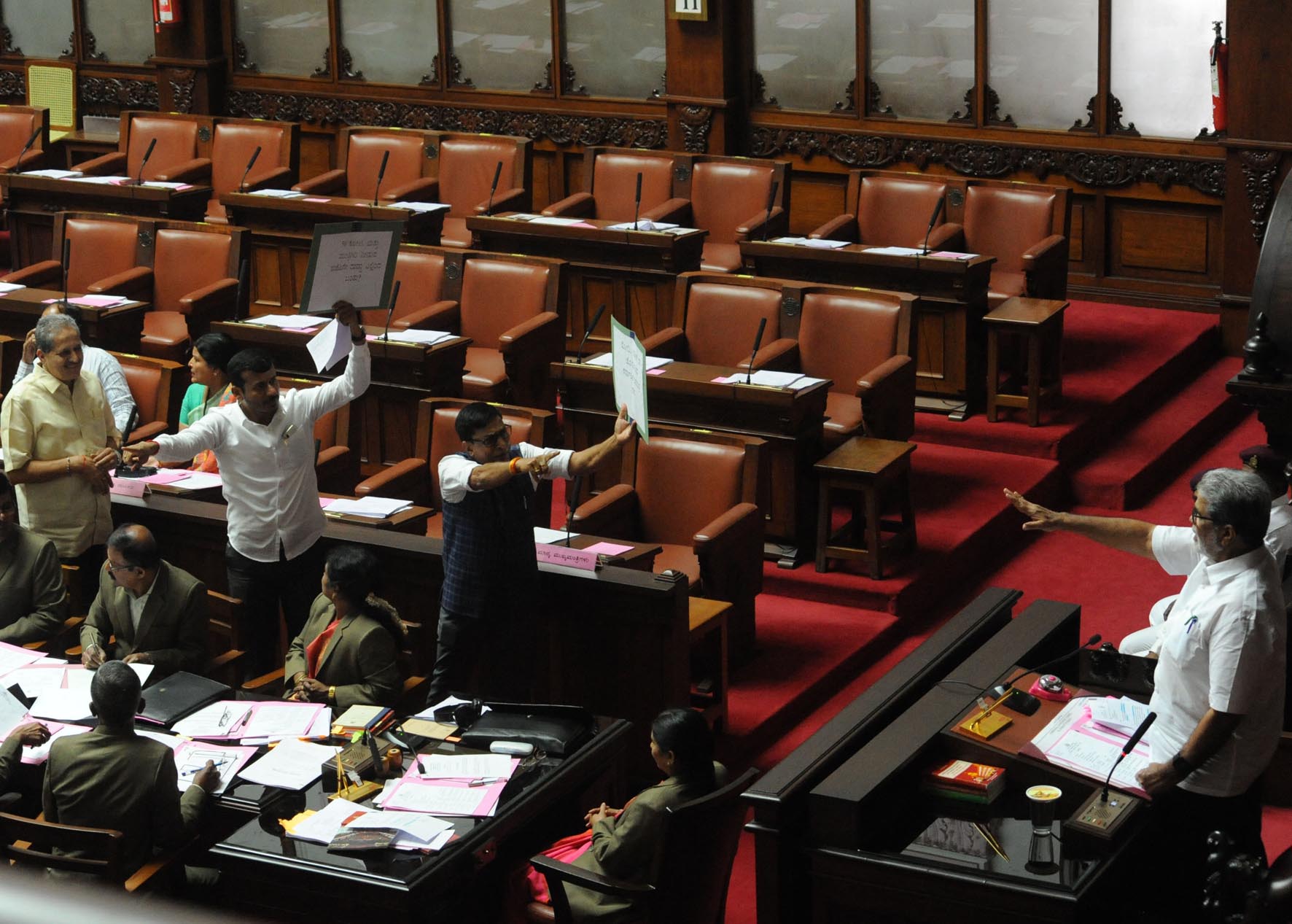 ಆಪರೇಷನ್ ಆಡಿಯೋ ಚರ್ಚೆ ಬೇಕೆ ಬೇಡವೇ?: ವಿಧಾನಪರಿಷತ್‌ ನಲ್ಲಿ ಮೂಡದ ಒಮ್ಮತ