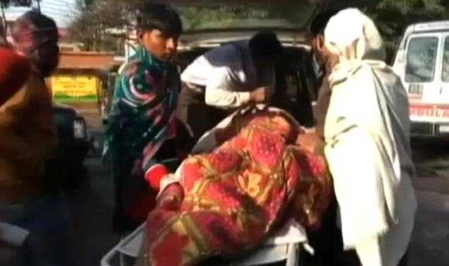 ಉತ್ತರಪ್ರದೇಶ: ಕಳ್ಳಭಟ್ಟಿ ದುರಂತ; ಇಬ್ಬರು ಹಿರಿಯ ಅಧಿಕಾರಿಗಳ ಅಮಾನತು