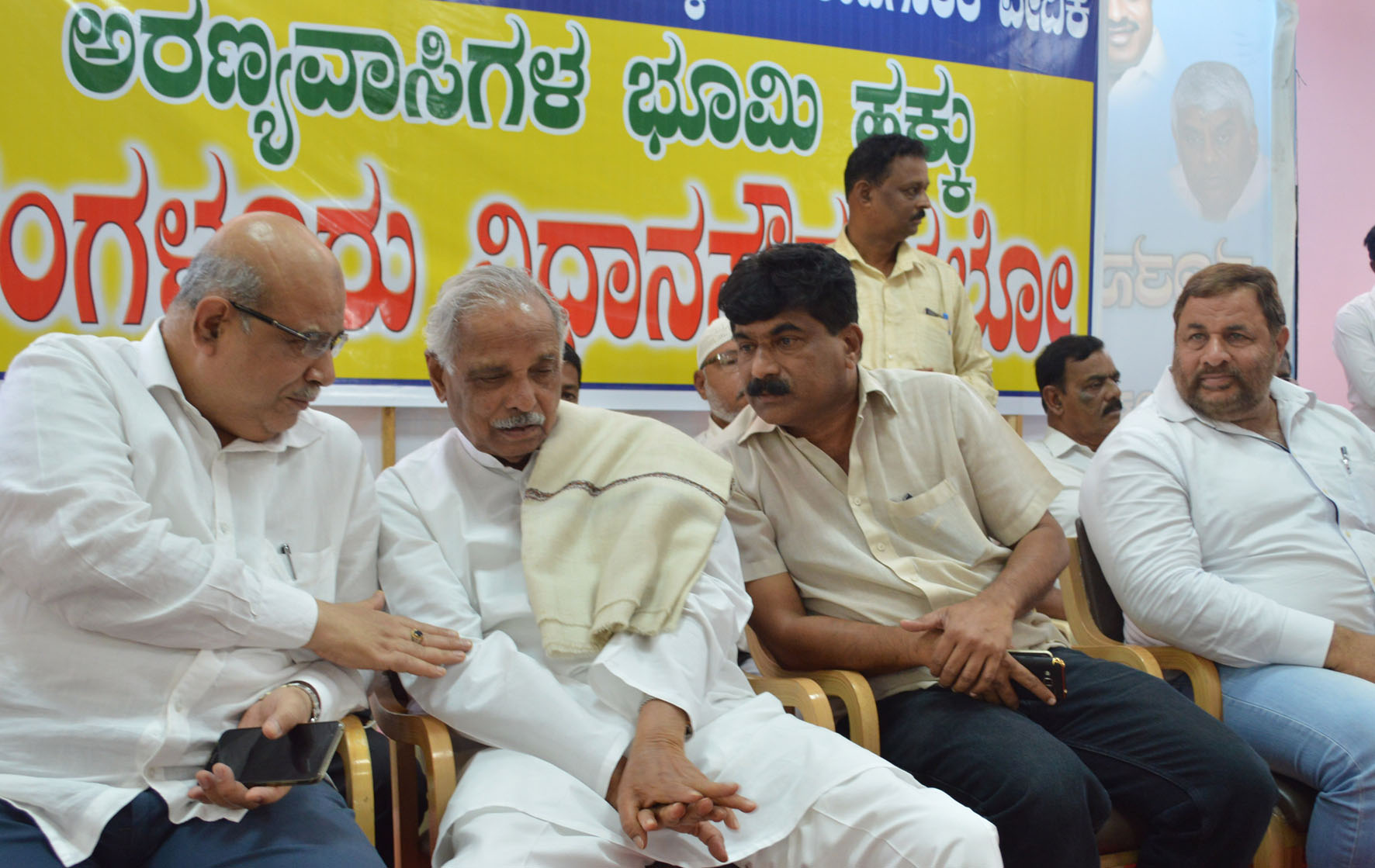 ಬುಡಕಟ್ಟು ಸಮುದಾಯವನ್ನು ಒಕ್ಕಲೆಬ್ಬಿಸುವ ಹುನ್ನಾರ ಖಂಡಿಸಿ ವಿಧಾನಸೌಧ ಚಲೋ