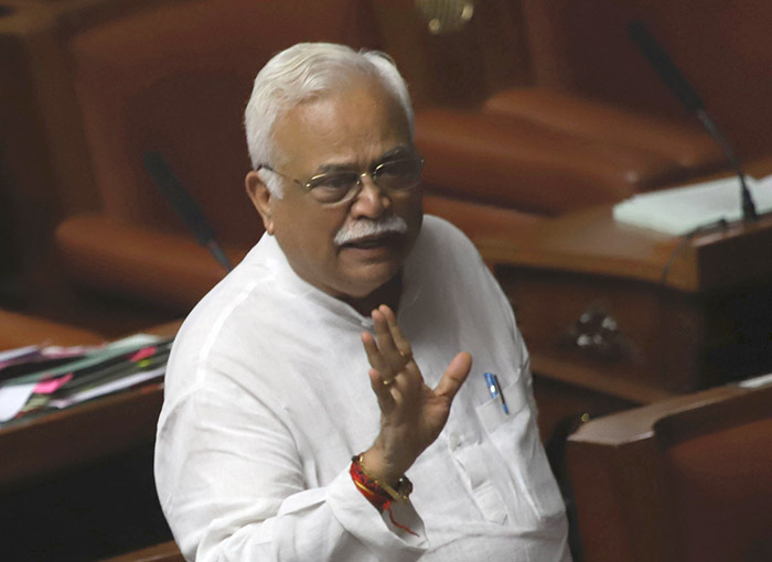 ಬರ ನಿರ್ವಹಣೆಗೆ ಕೇಂದ್ರದಿಂದ 949 ಕೋಟಿ ರೂ. ಬಿಡುಗಡೆ: ಸಚಿವ ಆರ್.ವಿ.ದೇಶಪಾಂಡೆ