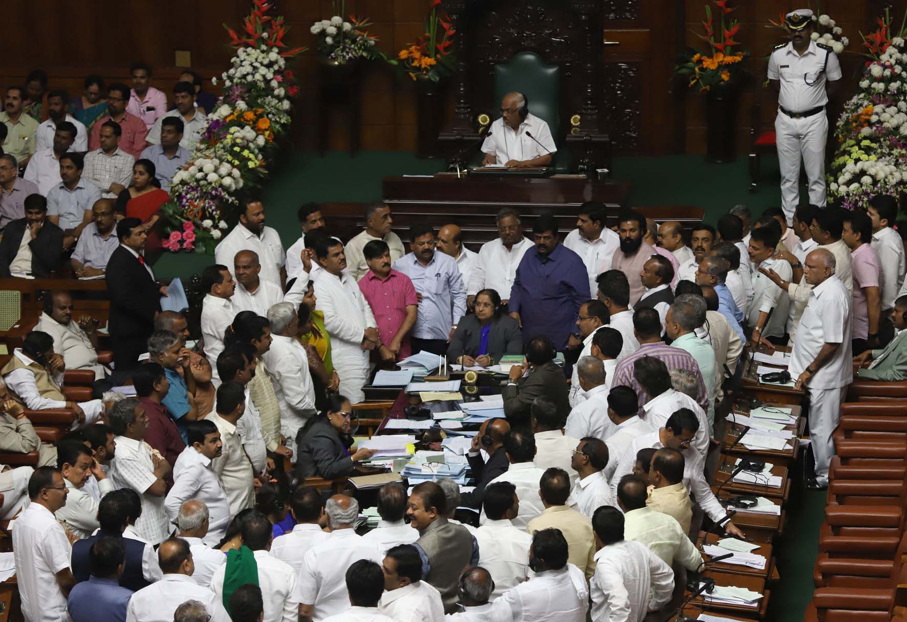 ಗದ್ದಲದ ಮಧ್ಯೆ ಚರ್ಚೆ ಇಲ್ಲದೆ ಎಂಟು ಮಹತ್ವದ ವಿಧೇಯಕಗಳ ಅಂಗೀಕಾರ