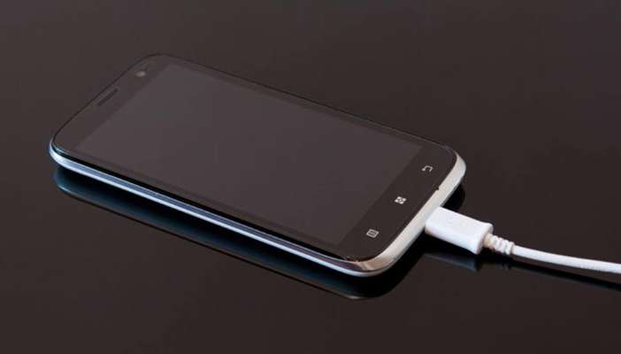 ಚಾರ್ಜ್‍ಗೆ ಇಟ್ಟಿದ್ದ ಮೊಬೈಲ್ ಸ್ಫೋಟ: ಯುವಕನಿಗೆ ಗಾಯ