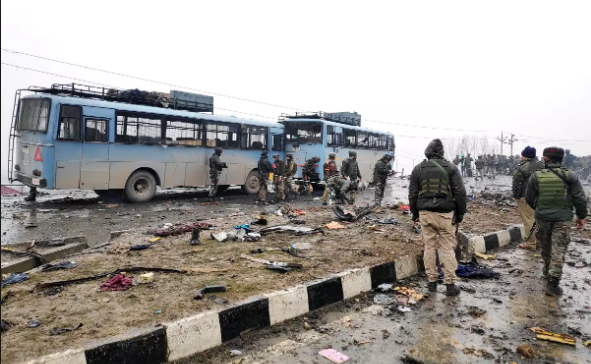 2 ದಶಕಗಳಲ್ಲೇ ಅತ್ಯಂತ ಭೀಕರ ಭಯೋತ್ಪಾದಕ ದಾಳಿ: 40 ಸೈನಿಕರು ಹುತಾತ್ಮ