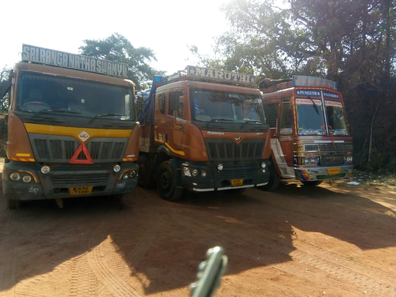 ಅಕ್ರಮ ಮರಳು ಸಾಗಾಟ: ಲಾರಿಗಳ ವಶ