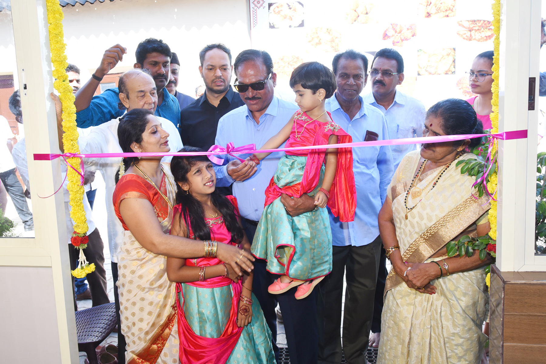 ಕೂಳೂರು: ‘ಗಡಿಯಾರ್’ ರೆಸ್ಟೋರೆಂಟ್ ಶುಭಾರಂಭ