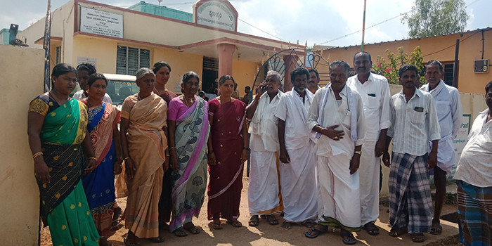 ಹನೂರು: ವಿದ್ಯುತ್ ಸಮಸ್ಯೆಯಿಂದ ನೀರಿಗಾಗಿ ಪರದಾಟ; ಸಮಸ್ಯೆ ಪರಿಹಾರಕ್ಕೆ ಗ್ರಾಮಸ್ಥರ ಒತ್ತಾಯ