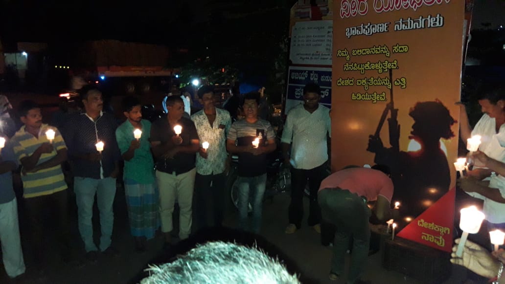 ಸುರತ್ಕಲ್‌: ಭಯೋತ್ಪಾದಕ ಕೃತ್ಯ ಖಂಡಿಸಿ ಮೊಂಬತ್ತಿ ಹಿಡಿದು ಪ್ರತಿಭಟನೆ