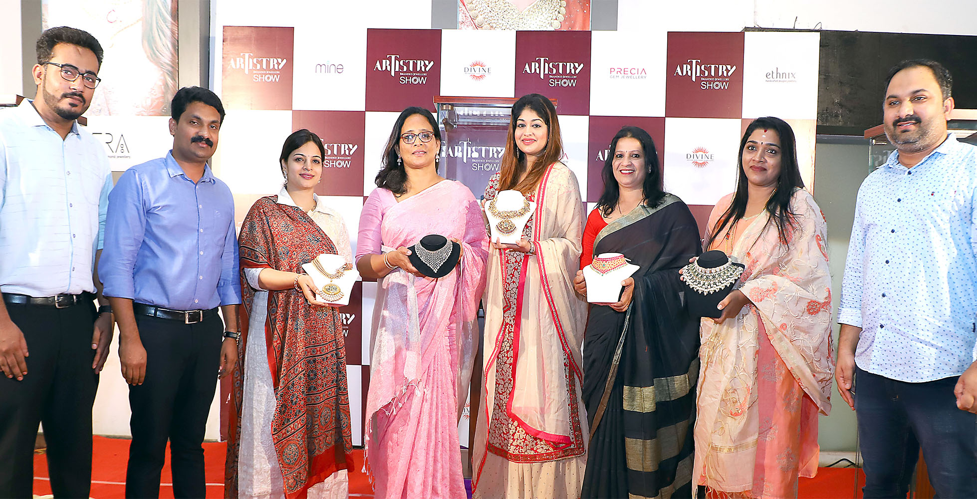 ಮಲಬಾರ್ ಗೋಲ್ಡ್‌ನಿಂದ ‘ಆರ್ಟಿಸ್ಟ್ರಿ’ ಆಭರಣ ಪ್ರದರ್ಶನ, ಮಾರಾಟಕ್ಕೆ ಚಾಲನೆ