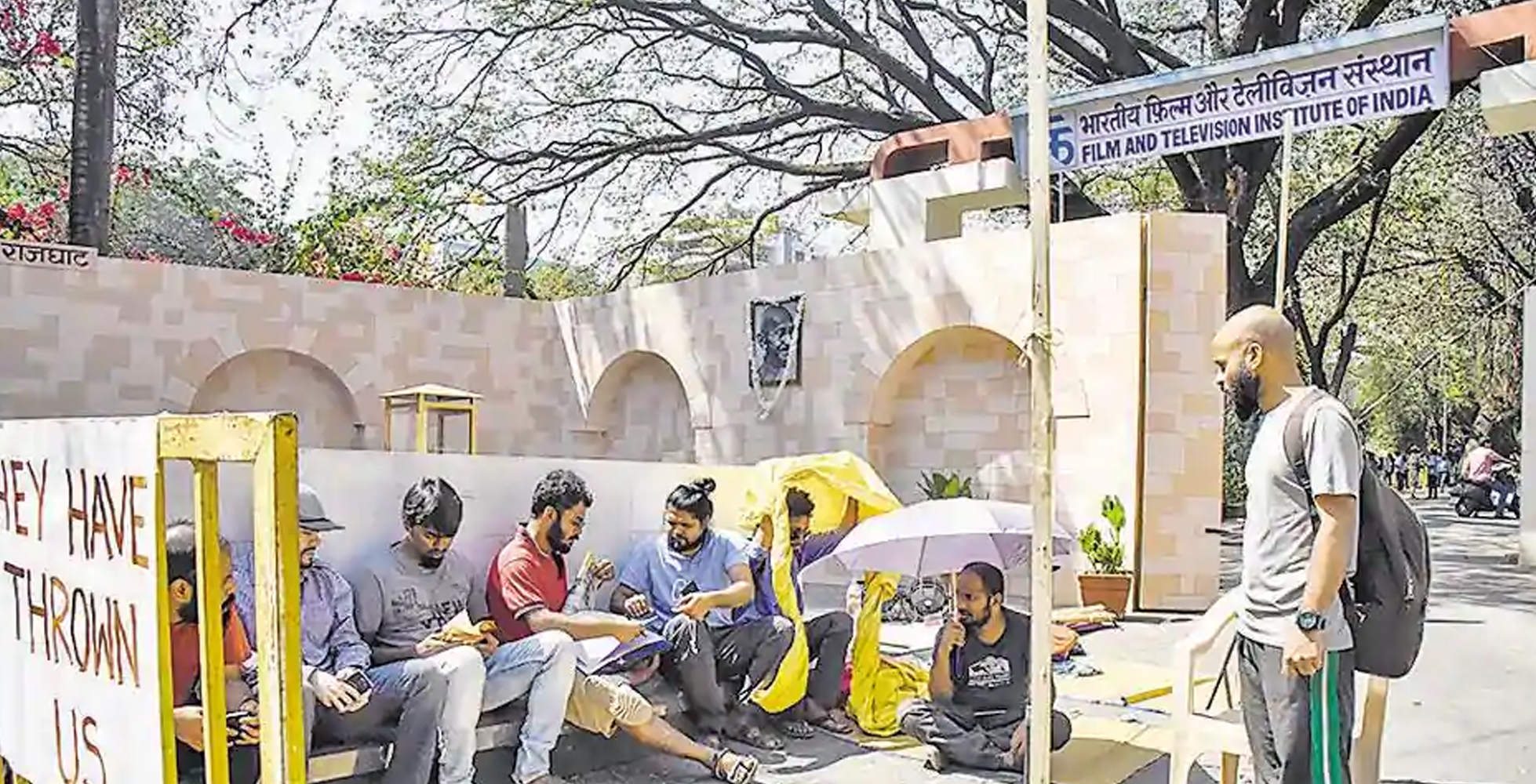 ಪುಣೆ ಎಫ್‌ಟಿಐಐ ವಿದ್ಯಾರ್ಥಿಯ ವಜಾ ಖಂಡಿಸಿ ವಿದ್ಯಾರ್ಥಿಗಳ ಪ್ರತಿಭಟನೆ