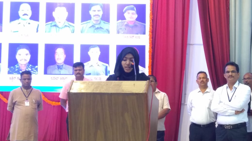 ಉಡುಪಿ: ಹುತಾತ್ಮ ಯೋಧರಿಗೆ ನುಡಿನಮನ ಸಲ್ಲಿಸಿ ಭಾವುಕಳಾದ ವಿದ್ಯಾರ್ಥಿನಿ ಸಮೀನಾ