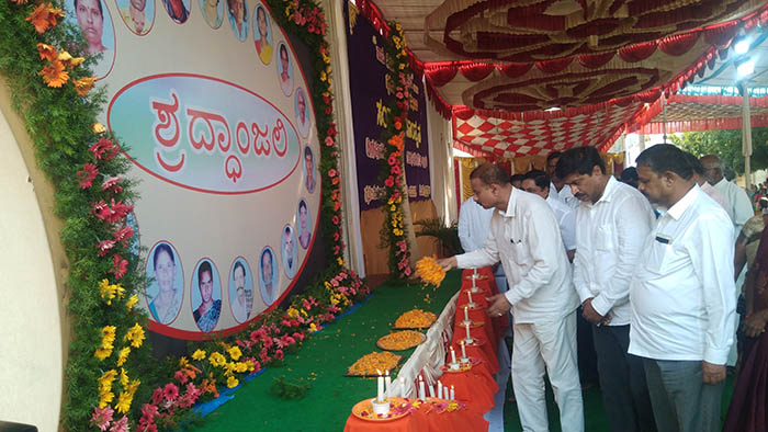 ಹನೂರು ವಿಷ ಪ್ರಸಾದ ದುರಂತ: ಶ್ರದ್ದಾಂಜಲಿ, ಸಂತ್ರಸ್ತ ಕುಟುಂಬಗಳಿಗೆ ಸಾಂತ್ವನ ಕಾರ್ಯಕ್ರಮ