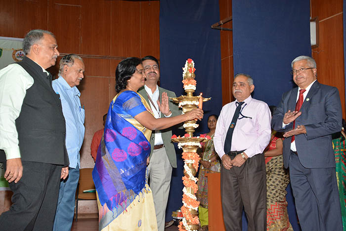 ಕೃಷಿ ಪರಿಕರದಾರರು ಕೃಷಿಕರು-ಕೃಷಿ ವಿಜ್ಞಾನಿಗಳ ನಡುವಿನ ಕೊಂಡಿಯಾಗಬೇಕು: ಉಷಾರಾಣಿ