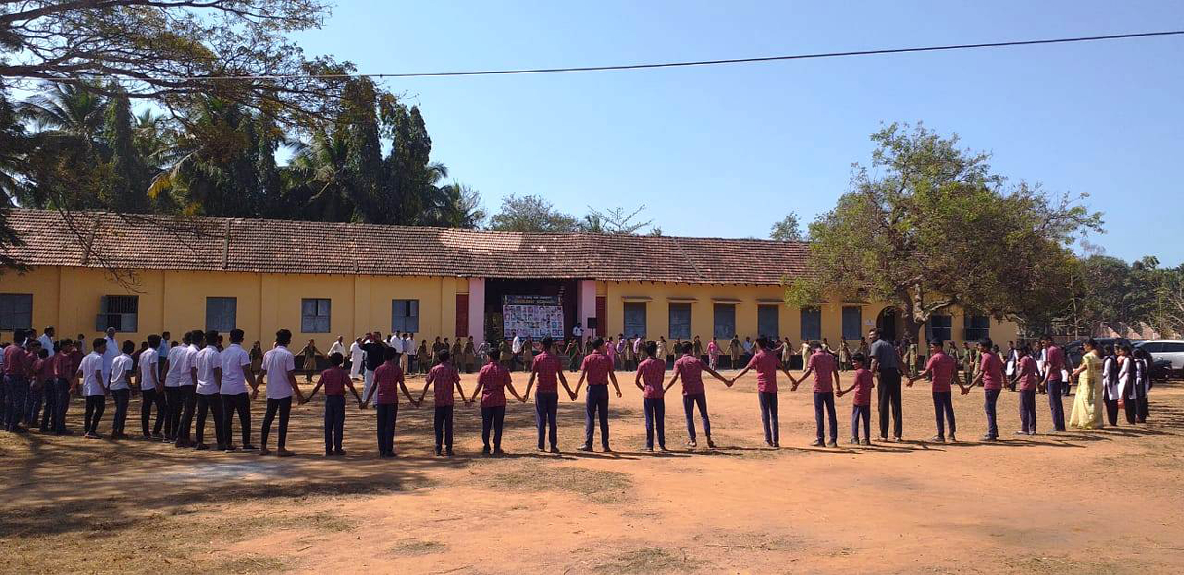 ಪಡುಬಿದ್ರಿ: ಮಾನವ ಸರಪಳಿ ಮೂಲಕ ವೀರ ಯೋಧರಿಗೆ ಶ್ರದ್ಧಾಂಜಲಿ
