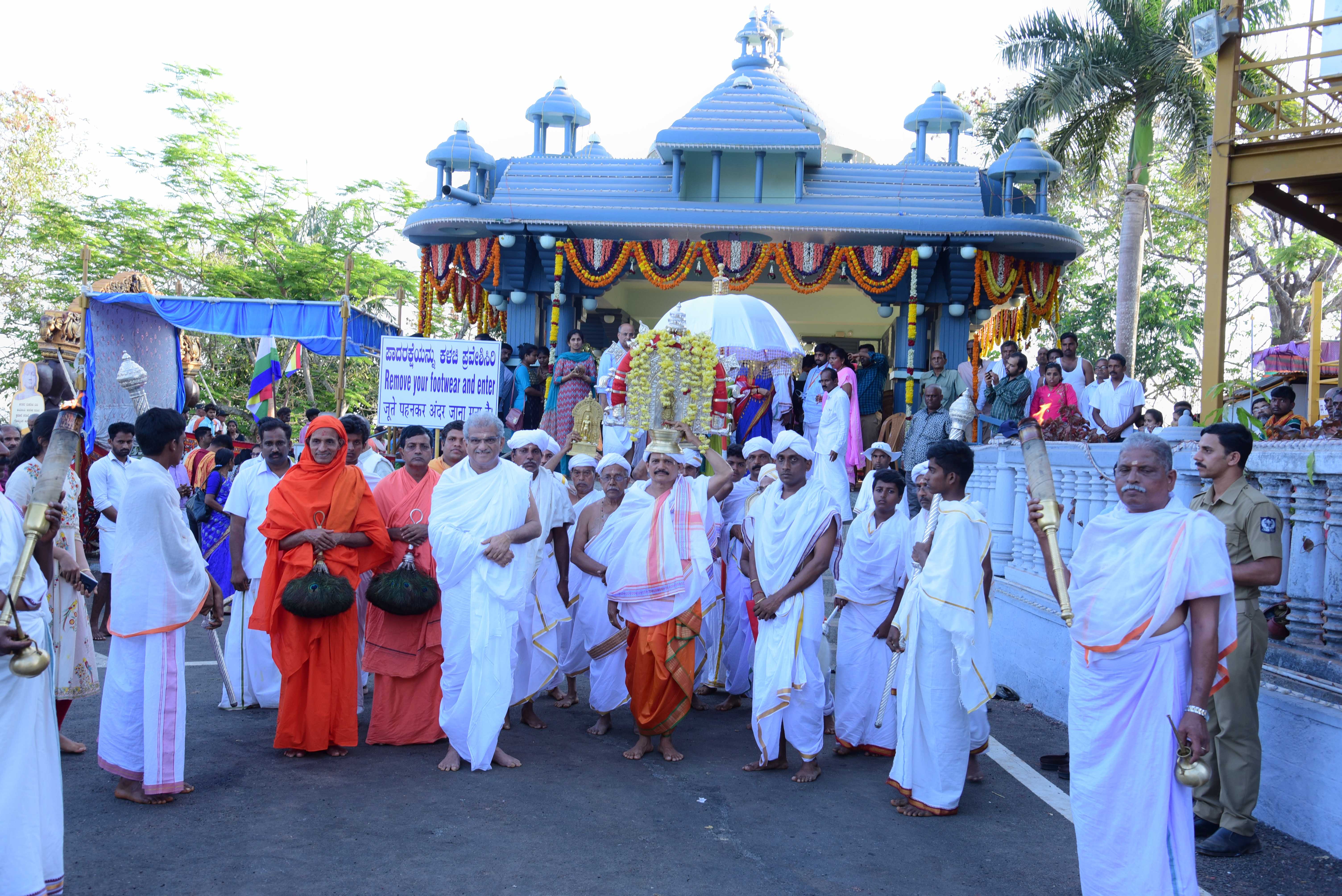 ಧರ್ಮಸ್ಥಳ: ಮಂಗಲ ದ್ರವ್ಯಗಳಿಂದ ಮಹಾಮಸ್ತಕಾಭಿಷೇಕ