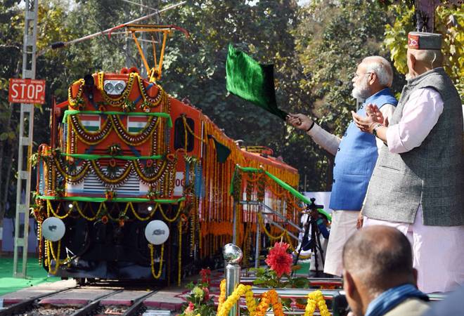ಡೀಸೆಲ್‌ನಿಂದ ವಿದ್ಯುತ್‌ಗೆ ಪರಿವರ್ತಿತ ಮೊದಲ ರೈಲು ಸಂಚಾರಕ್ಕೆ ಪ್ರಧಾನಿ ಚಾಲನೆ