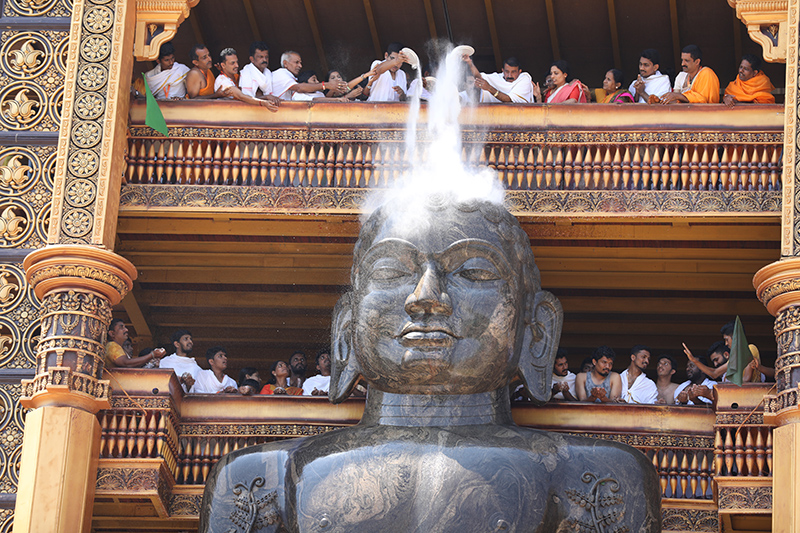 ರತ್ನಗಿರಿಯಲ್ಲಿ ಭಗವಾನ್ ಬಾಹುಬಲಿಗೆ 1008 ಕಲಶಗಳಿಂದ ಮಹಾಮಸ್ತಕಾಭಿಷೇಕ