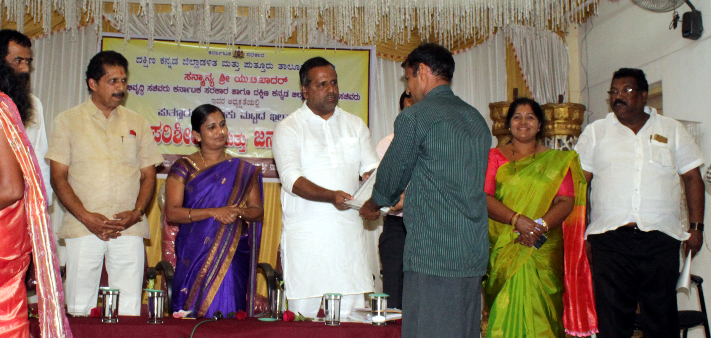 ಸರ್ಕಾರದ ಯೋಜನೆಗಳ ಸಮರ್ಪಕ ವಿತರಣೆಗೆ ಅಧಿಕಾರಿಗಳು ಶ್ರಮಿಸಬೇಕು- ಯು.ಟಿ.ಖಾದರ್