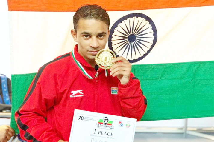 ಹುತಾತ್ಮ ಯೋಧರಿಗೆ ಚಿನ್ನದ ಪದಕ ಅರ್ಪಿಸಿದ ಅಮಿತ್ ಪಾಂಘಾಲ್