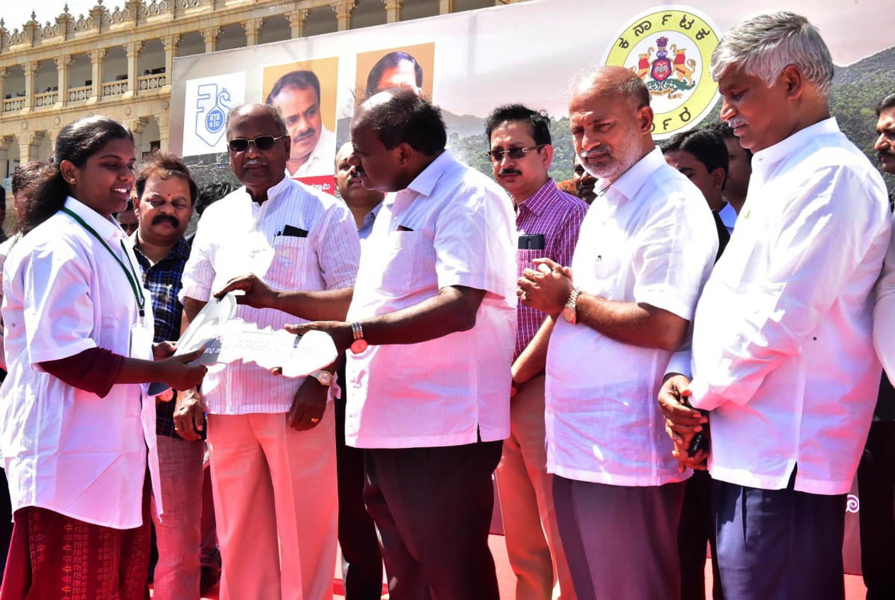 ಚಾಲಕರಿಗೆ ನೆಮ್ಮದಿ ಬದುಕು ಕಲ್ಪಿಸುವುದು ನಮ್ಮ ಧ್ಯೇಯ: ಸಿಎಂ ಕುಮಾರಸ್ವಾಮಿ