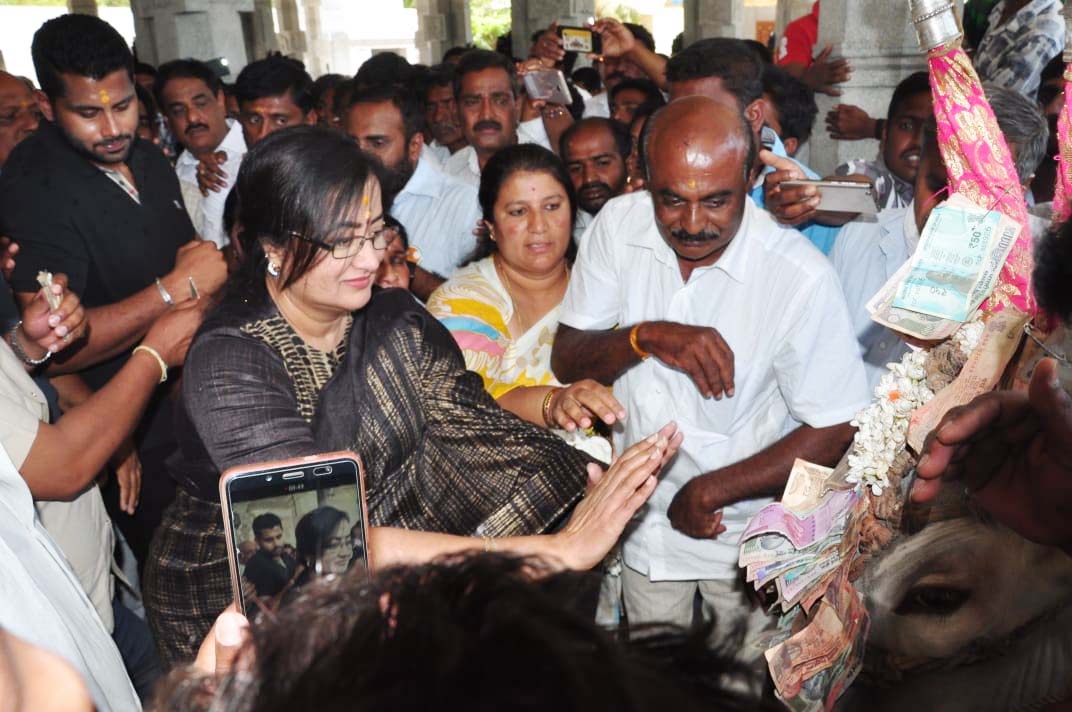 ಕಾಂಗ್ರೆಸ್‍ನಿಂದಲೇ ಸ್ಪರ್ಧೆ, ಜೆಡಿಎಸ್ ಆಹ್ವಾನ ನೀಡಿಲ್ಲ : ಸುಮಲತಾ ಅಂಬರೀಶ್ ಸ್ಪಷ್ಟನೆ