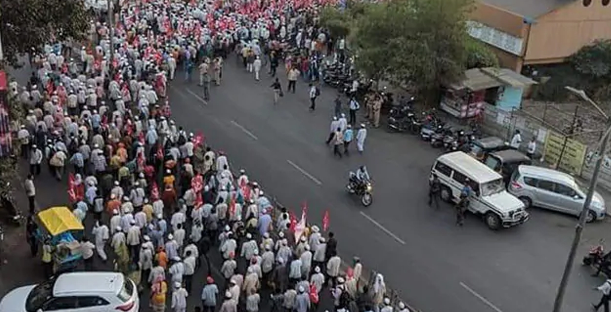 ಮಹಾರಾಷ್ಟ್ರ ಸರಕಾರದ ವಿರುದ್ಧ ಅನ್ನದಾತರ ಆಕ್ರೋಶ: ಸಾವಿರಾರು ರೈತರಿಂದ ರ್ಯಾಲಿ