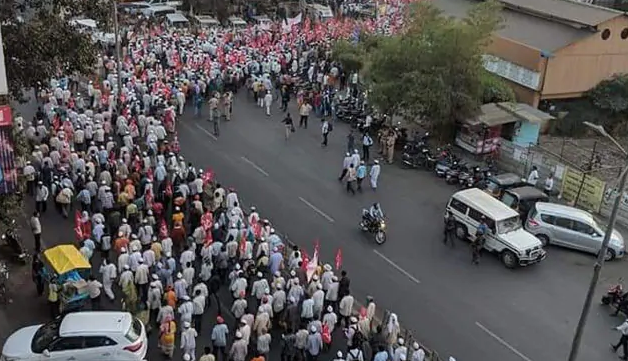 ಮುಂಬೈಯತ್ತ ಧಾವಿಸಿದ 50,000 ರೈತರು: ಪಾದಯಾತ್ರೆ ತಡೆಯಲು ಸರಕಾರದ ತಂತ್ರಗಳು ವಿಫಲ