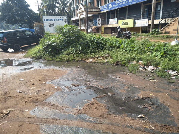 ಕುತ್ತಾರು ಜಂಕ್ಷನ್‌ನಲ್ಲಿ ಸಾಂಕ್ರಾಮಿಕ ರೋಗಕ್ಕೆ ಆಹ್ವಾನ ನೀಡುವ ಕೊಳಚೆ ನೀರು *ಸಾರ್ವಜನಿಕರಿಂದ ಪ್ರತಿಭಟನೆಯ ಎಚ್ಚರಿಕೆ