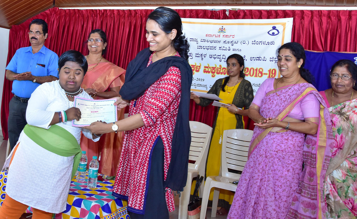 ವಿಶೇಷ ಮಕ್ಕಳೋತ್ಸವ: ಸ್ಪರ್ಧಾ ವಿಜೇತರಿಗೆ ಬಹುಮಾನ ವಿತರಣೆ