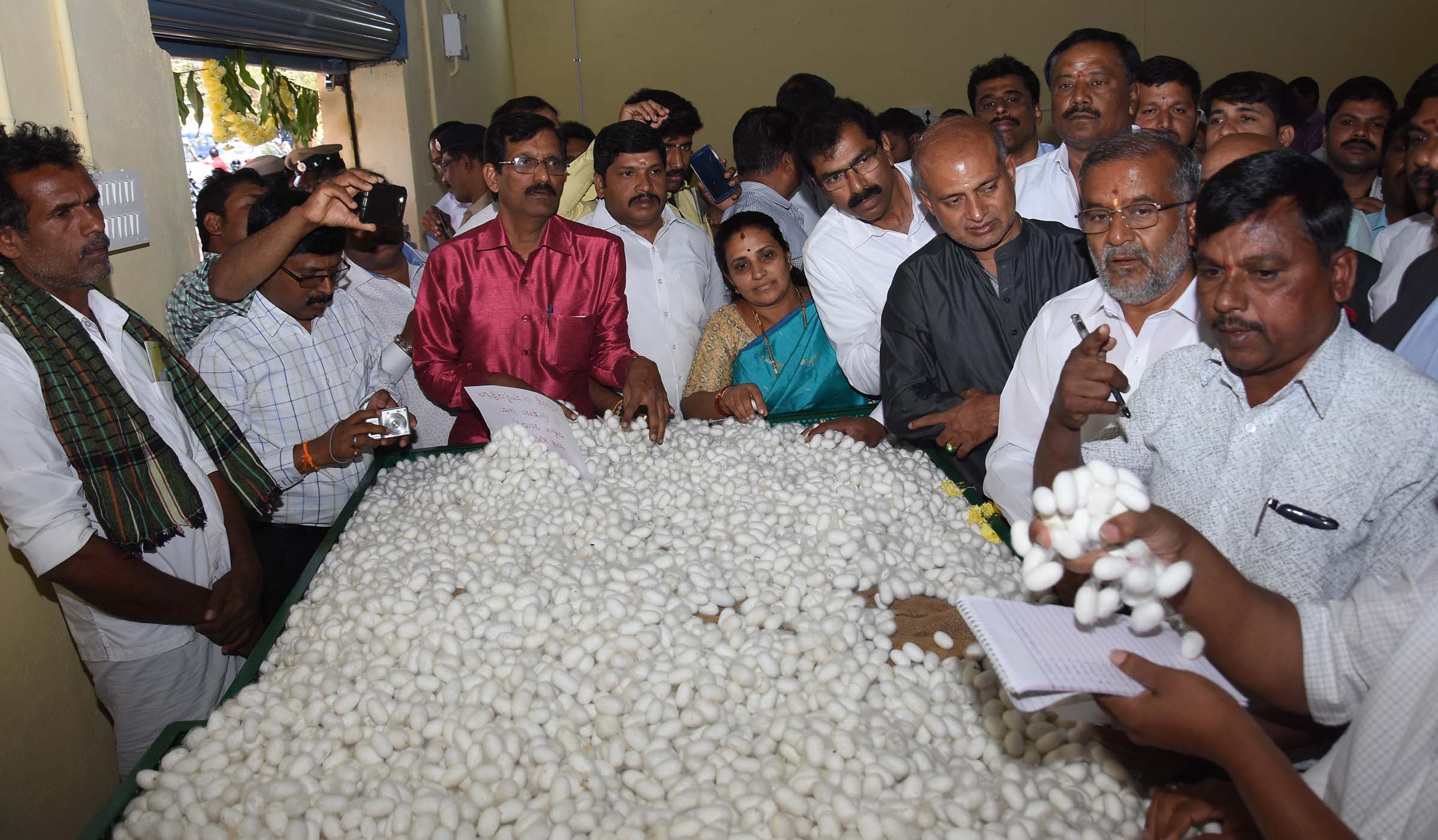 ರಾಜ್ಯದಲ್ಲಿ ಇಸ್ರೇಲ್ ಮಾದರಿ ರೇಷ್ಮೆ ಕೃಷಿ ಅಳವಡಿಸಲು ಚಿಂತನೆ: ಸಚಿವ ಸಾ.ರಾ ಮಹೇಶ್