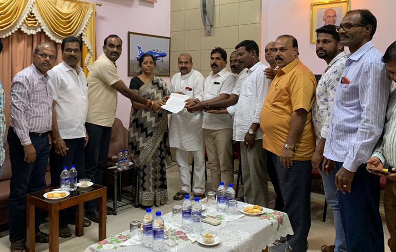 ಮೀನುಗಾರರ ನಿಯೋಗದಿಂದ ಕೇಂದ್ರ ರಕ್ಷಣಾ ಸಚಿವರ ಭೇಟಿ