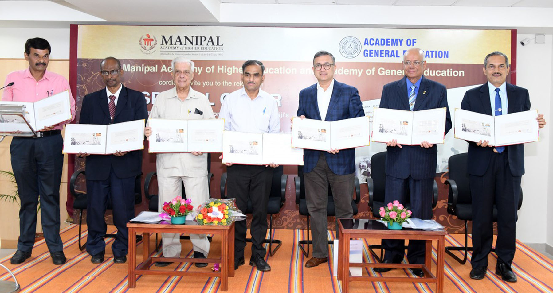 ಕರ್ನಾಟಕದಲ್ಲಿ ಗಾಂಧೀಜಿಯ 12 ವಿಶೇಷ ಅಂಚೆ ಲಕೋಟೆ ಬಿಡುಗಡೆ