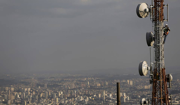 ಪಾಕಿಸ್ತಾನ ಸೇನೆಯ ಪತ್ರಿಕಾಗೋಷ್ಠಿ ಪ್ರಸಾರ: 2 ಸುದ್ದಿ ವಾಹಿನಿಗಳಿಗೆ ಕೇಂದ್ರದಿಂದ ನೋಟಿಸ್