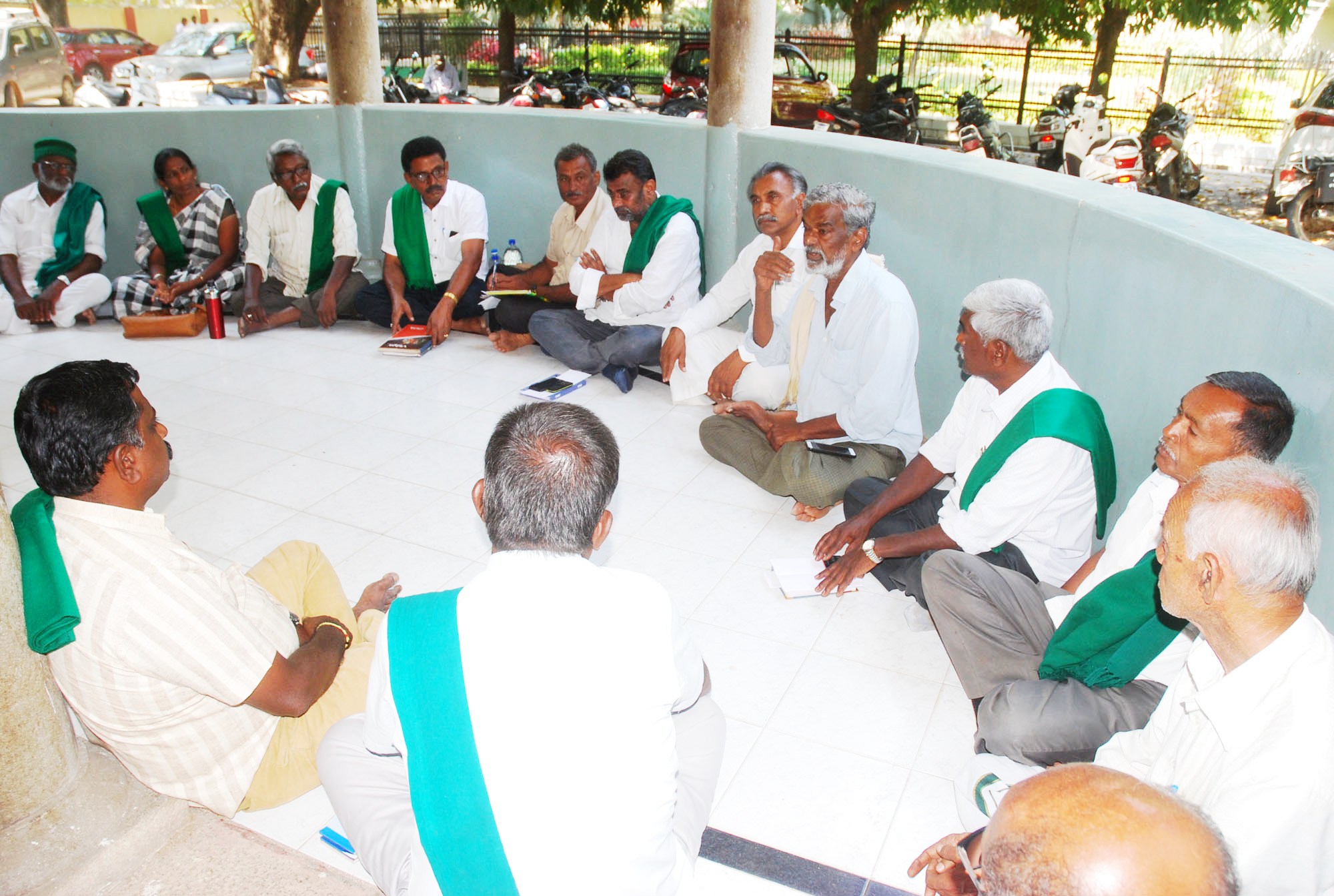 ಸ್ವರಾಜ್ ಇಂಡಿಯಾ ಪಕ್ಷದ ರಾಷ್ಟ್ರೀಯ ಸಮಿತಿ ತೀರ್ಮಾನಕ್ಕೆ ಬದ್ಧ: ರಾಜ್ಯ ರೈತಸಂಘದ ಸಭೆಯಲ್ಲಿ ತೀರ್ಮಾನ