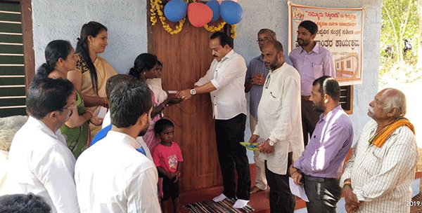 ‘ನಮ್ಮೂರು ನೆಕ್ಕಿಲಾಡಿ’ಯಿಂದ ಬಡ ಮಹಿಳೆಗೆ ಮನೆ ಕೊಡುಗೆ