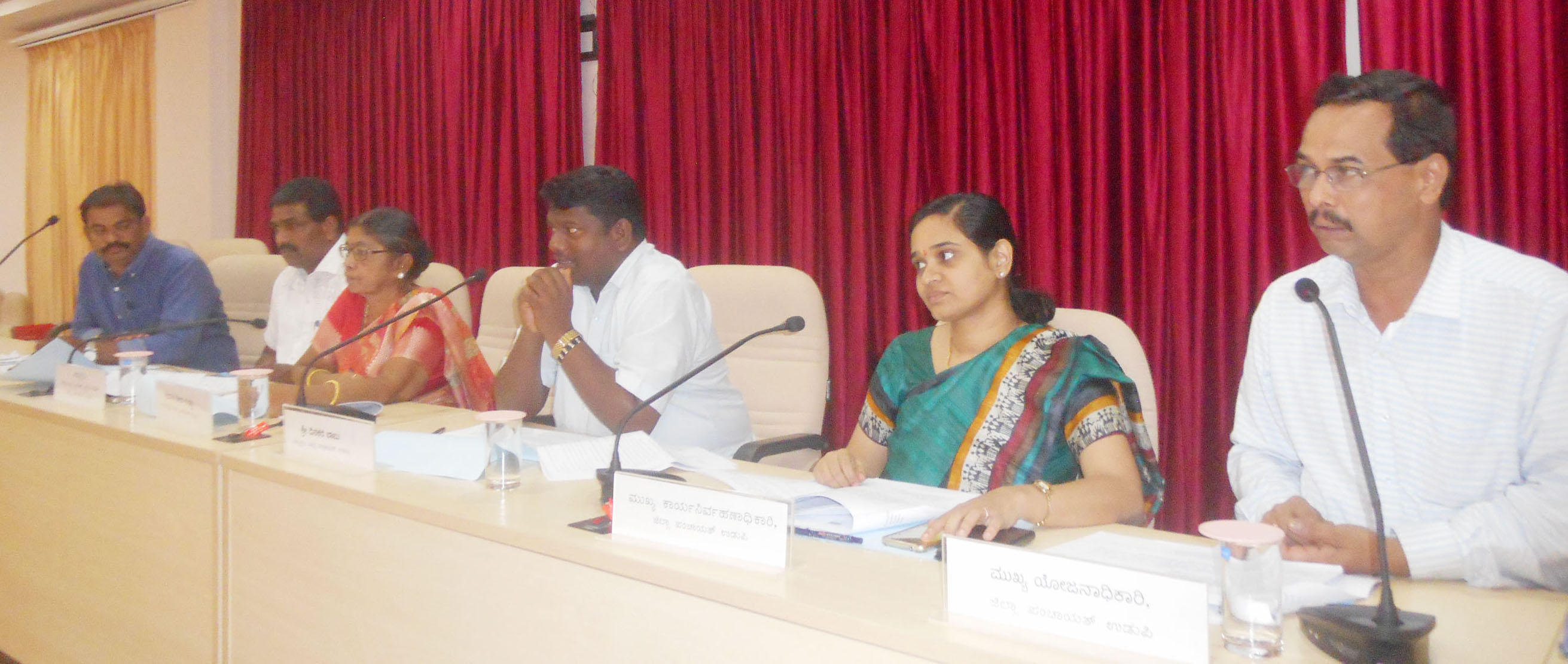 ಕುಡಿಯುವ ನೀರು ಕಾಮಗಾರಿ ಶೀಘ್ರ ಪೂರ್ಣಗೊಳಿಸಿ: ದಿನಕರ ಬಾಬು