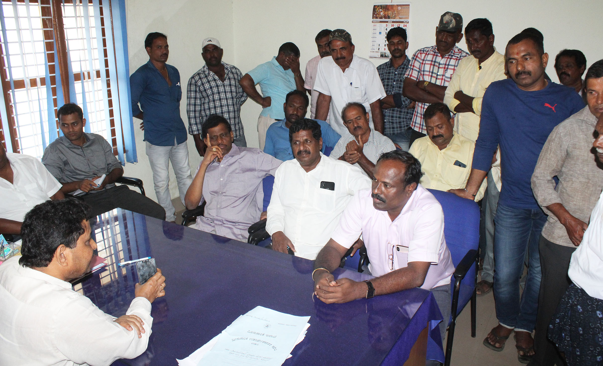 ಅವೈಜ್ಞಾನಿಕ ಮೀನುಗಾರಿಕೆ: ಇಲಾಖಾಧಿಕಾರಿಗಳಿಗೆ ತೀವ್ರ ತರಾಟೆ