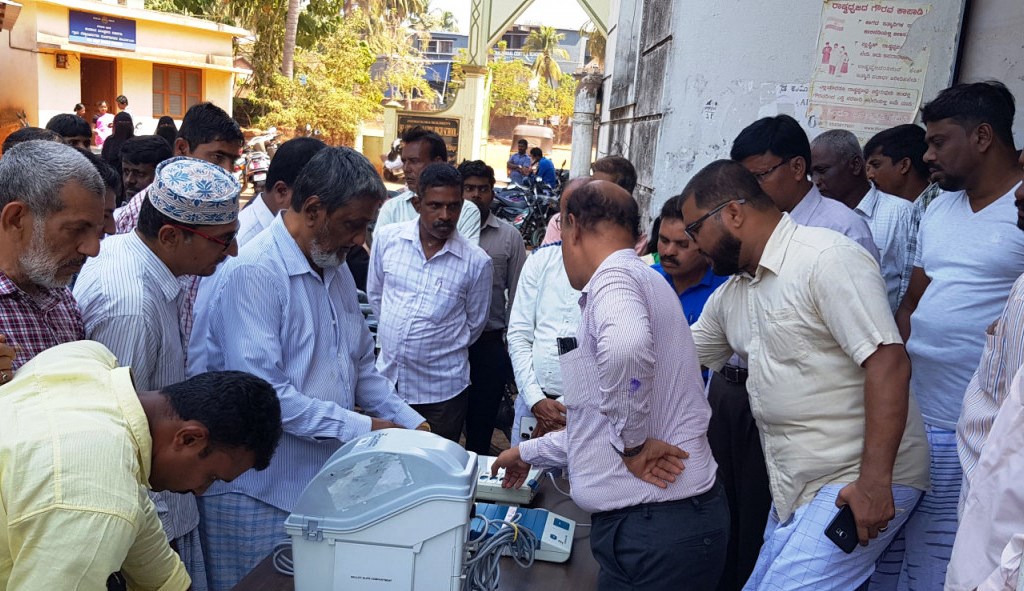 ಭಟ್ಕಳ: ಇವಿಎಮ್ , ವಿವಿಪ್ಯಾಟ್ ಬಳಕೆಯ ಬಗ್ಗೆ ಮಾಹಿತಿ