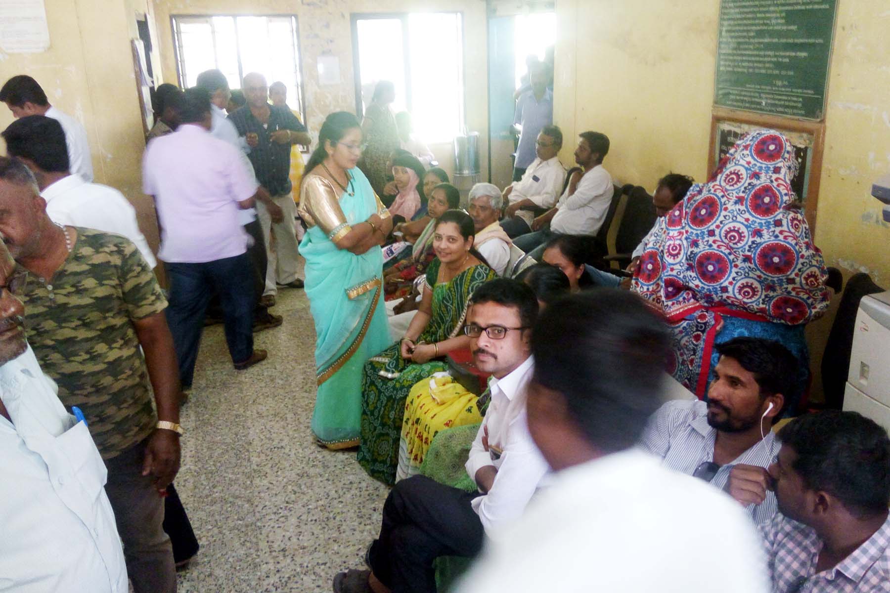 10 ದಿನಗಳಿಂದ ಶಿವಮೊಗ್ಗದಲ್ಲಿ ಸ್ಥಿರಾಸ್ತಿ ನೊಂದಣಿ ಪ್ರಕ್ರಿಯೆ ಸ್ಥಗಿತ ! 10 ದಿನಗಳಿಂದ ಶಿವಮೊಗ್ಗದಲ್ಲಿ ಸ್ಥಿರಾಸ್ತಿ ನೊಂದಣಿ ಪ್ರಕ್ರಿಯೆ ಸ್ಥಗಿತ !