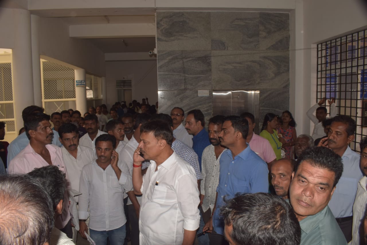 ಬಿ.ಸಿ.ರೋಡ್ ಮಿನಿವಿಧಾನ ಸೌಧದಲ್ಲಿ ಆರ್‍ಟಿಸಿಗಾಗಿ ಪರದಾಟ: ಶಾಸಕ ರಾಜೇಶ್ ನಾಯ್ಕ್ ಭೇಟಿ-ಪರಿಶೀಲನೆ